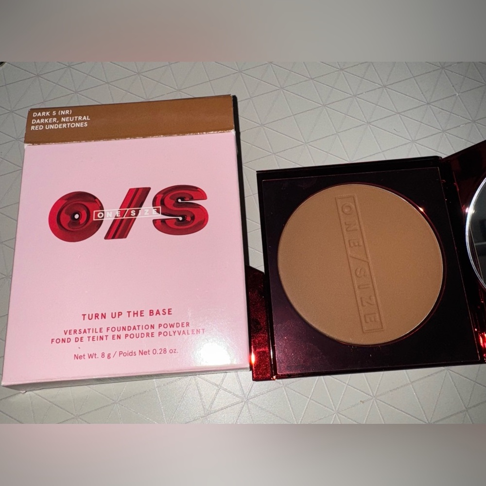 ONE/SIZE Turn Up The Base Foundation Powder